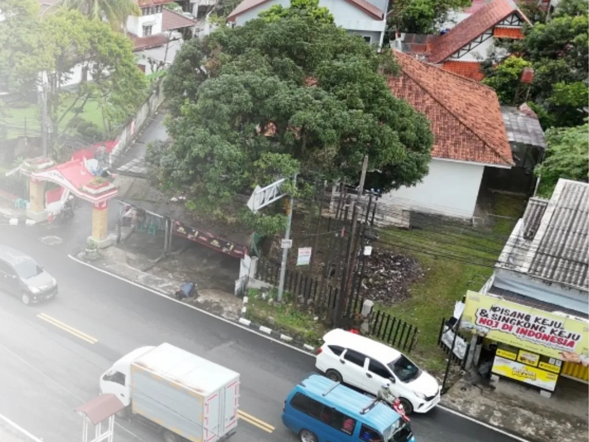 Kondisi frontage dan lalu lintas koridor Ciawi–Puncak