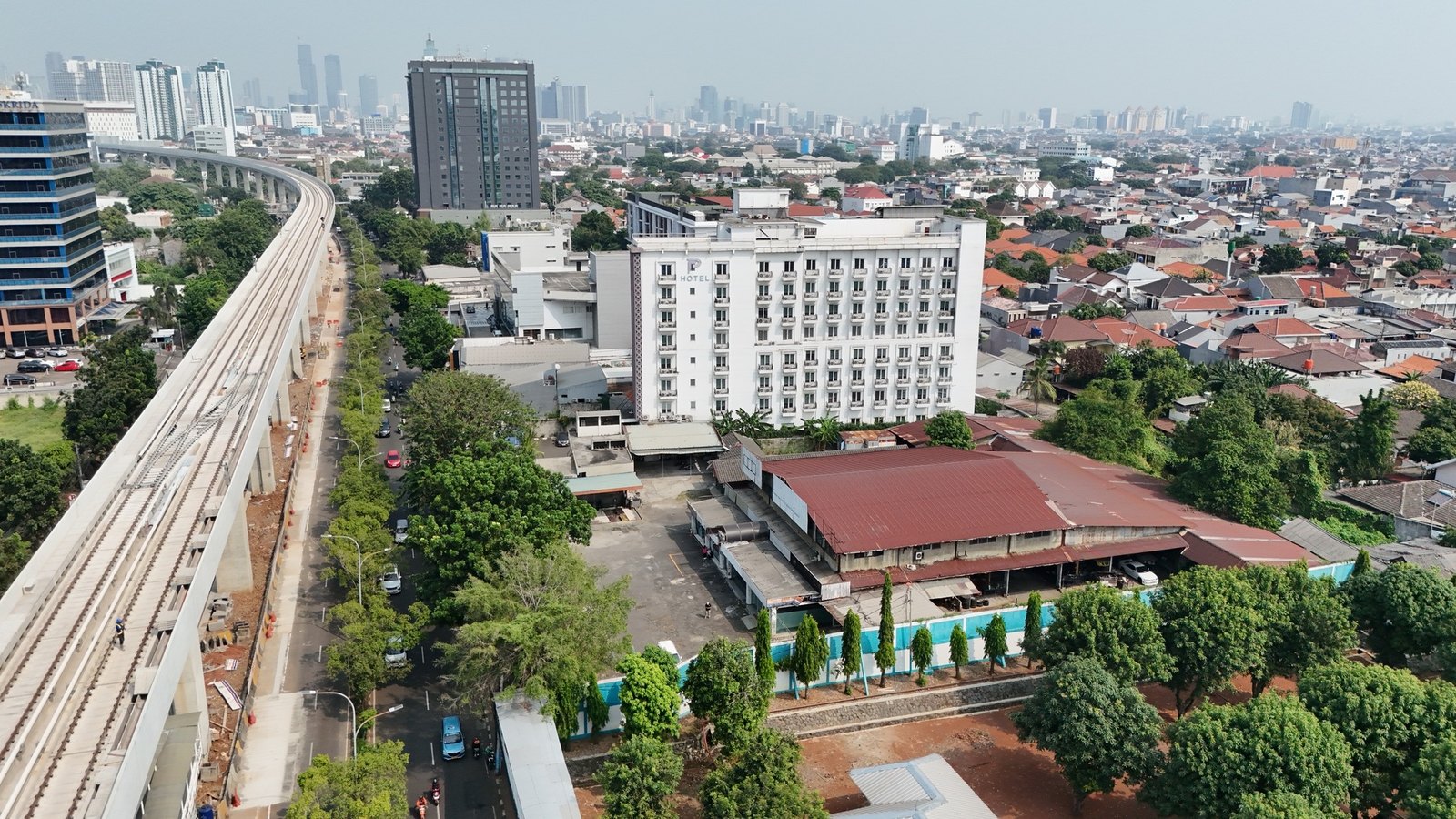 Foto udara landscape Tampak akses jalan