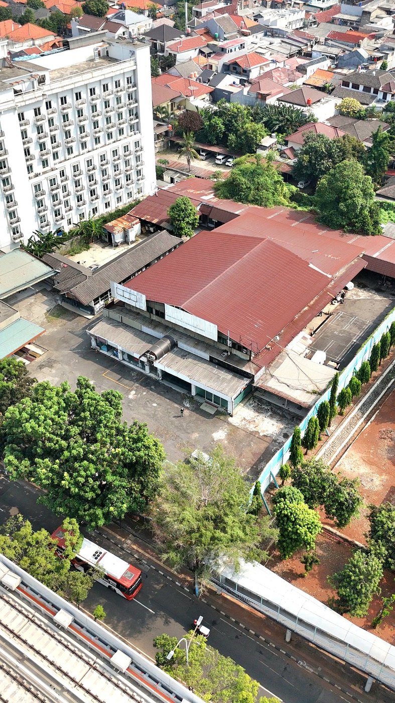Foto udara vertikal Tampak samping kanan
