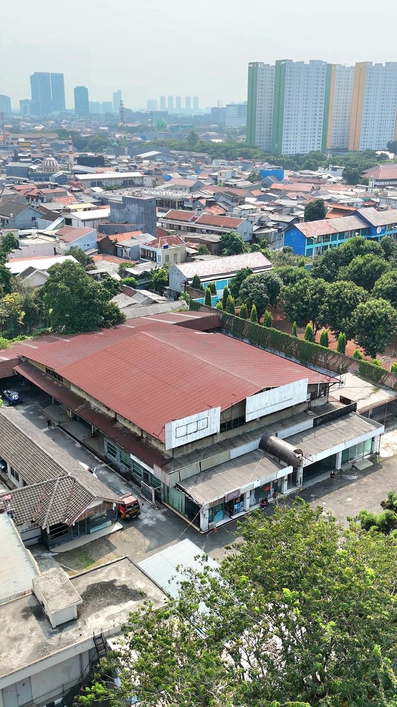 Foto udara vertikal Tampak samping kiri